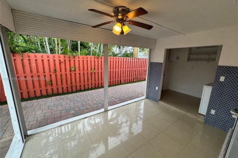 Снять в аренду виллу или дом в Тамарак, Флорида 3 спальни, 109.72м2, № 1972683 - фото 18