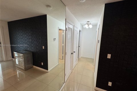 Снять в аренду виллу или дом в Тамарак, Флорида 3 спальни, 109.72м2, № 1972683 - фото 9