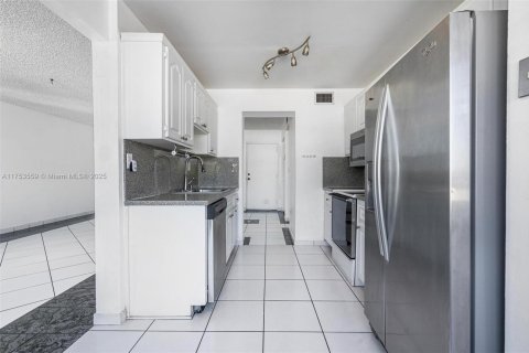 Condo in Miami Beach, Florida, 2 bedrooms  № 1691762 - photo 9