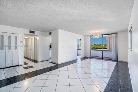 Condo in Miami Beach, Florida, 2 bedrooms  № 1691762 - photo 4