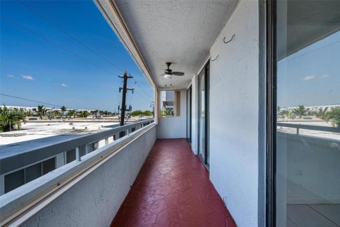 Condo in Miami Beach, Florida, 2 bedrooms  № 1691762 - photo 19