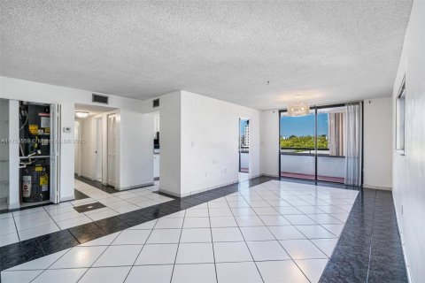 Condo in Miami Beach, Florida, 2 bedrooms  № 1691762 - photo 6