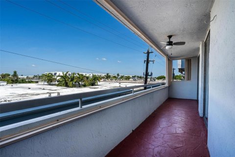 Condo in Miami Beach, Florida, 2 bedrooms  № 1691762 - photo 20