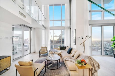 Condo in Miami, Florida, 4 bedrooms  № 2186380 - photo 3