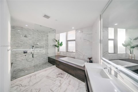 Condo in Miami, Florida, 4 bedrooms  № 2186380 - photo 20