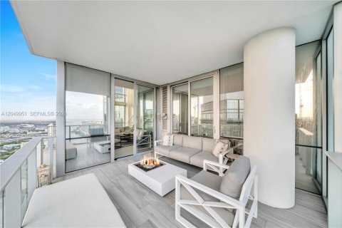 Condo in Miami, Florida, 4 bedrooms  № 2186380 - photo 29