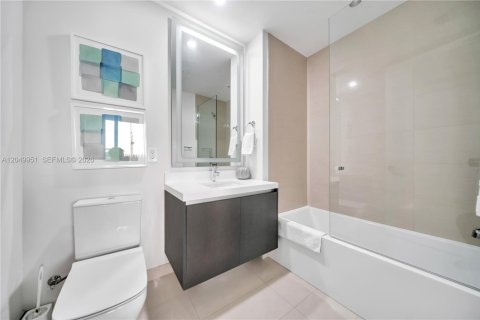 Condo in Miami, Florida, 4 bedrooms  № 2186380 - photo 25
