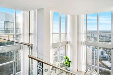 Condo in Miami, Florida, 4 bedrooms  № 2186380 - photo 11