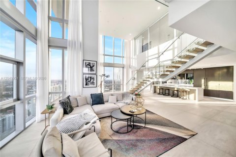 Condo in Miami, Florida, 4 bedrooms  № 2186380