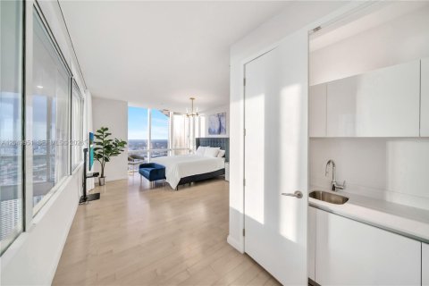 Condo in Miami, Florida, 4 bedrooms  № 2186380 - photo 16