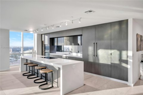 Condo in Miami, Florida, 4 bedrooms  № 2186380 - photo 13