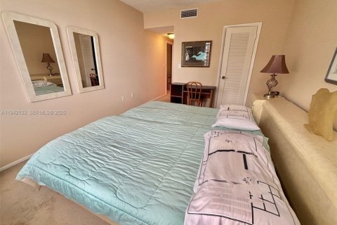 Copropriété à vendre à Hallandale Beach, Floride: 1 chambre, 80.82 m2 № 1999349 - photo 18