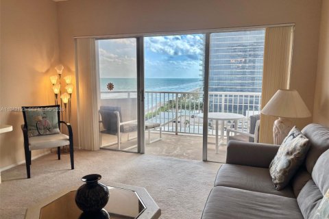 Copropriété à vendre à Hallandale Beach, Floride: 1 chambre, 80.82 m2 № 1999349 - photo 7