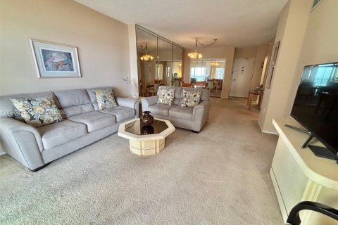 Copropriété à vendre à Hallandale Beach, Floride: 1 chambre, 80.82 m2 № 1999349 - photo 8