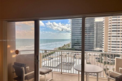 Copropriété à vendre à Hallandale Beach, Floride: 1 chambre, 80.82 m2 № 1999349 - photo 5