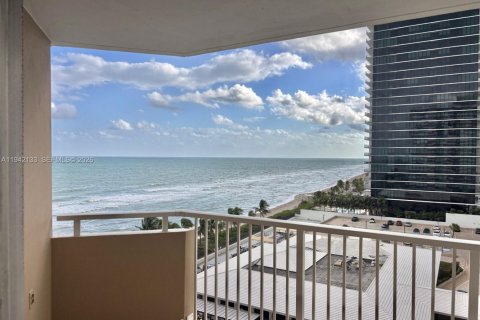 Copropriété à vendre à Hallandale Beach, Floride: 1 chambre, 80.82 m2 № 1999349 - photo 2