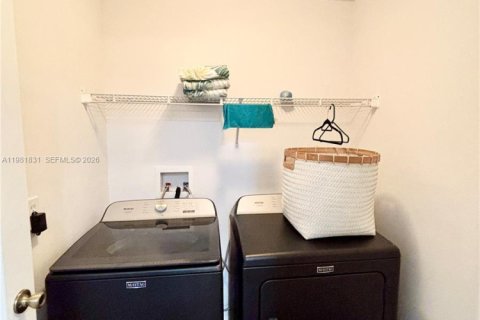 Villa ou maison à vendre à Lehigh Acres, Floride: 3 chambres, 131.74 m2 № 2043028 - photo 16