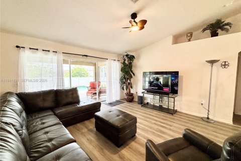 Villa ou maison à vendre à Lehigh Acres, Floride: 3 chambres, 131.74 m2 № 2043028 - photo 11