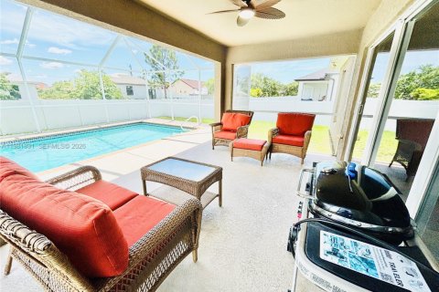 House in Lehigh Acres, Florida 3 bedrooms, 131.74 sq.m. № 2043028