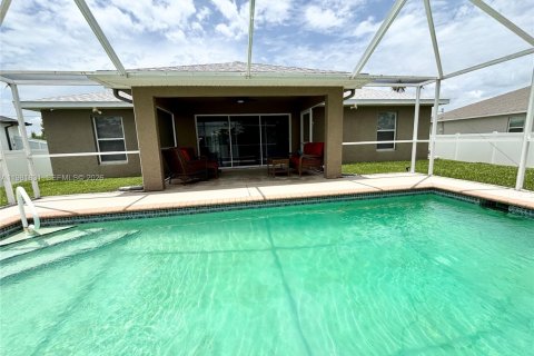 Villa ou maison à vendre à Lehigh Acres, Floride: 3 chambres, 131.74 m2 № 2043028 - photo 6