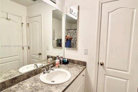 Villa ou maison à vendre à Lehigh Acres, Floride: 3 chambres, 131.74 m2 № 2043028 - photo 20