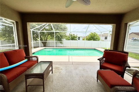 Villa ou maison à vendre à Lehigh Acres, Floride: 3 chambres, 131.74 m2 № 2043028 - photo 2