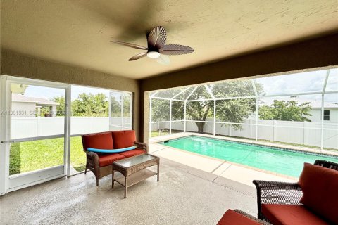 Villa ou maison à vendre à Lehigh Acres, Floride: 3 chambres, 131.74 m2 № 2043028 - photo 4