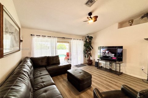 Villa ou maison à vendre à Lehigh Acres, Floride: 3 chambres, 131.74 m2 № 2043028 - photo 9