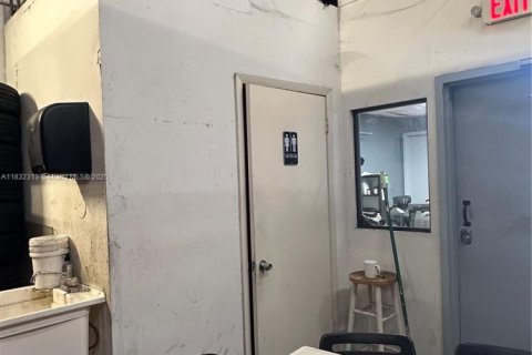 Propiedad comercial en venta en Hollywood, Florida № 1823403 - foto 14