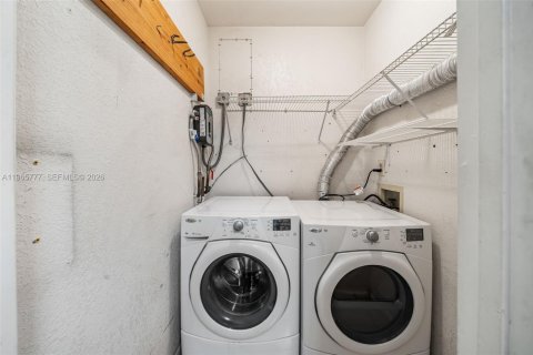 Villa ou maison à vendre à Palm Springs, Floride: 2 chambres, 116.5 m2 № 2027403 - photo 15