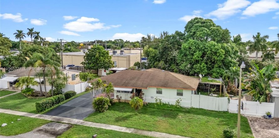 Villa ou maison à Palm Springs, Floride 2 chambres, 116.5 m2 № 2027403