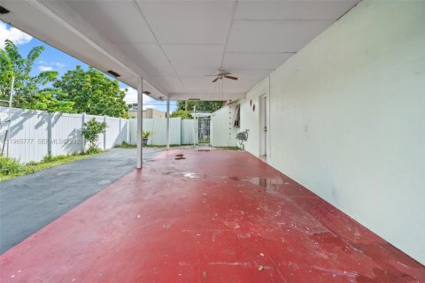 Villa ou maison à vendre à Palm Springs, Floride: 2 chambres, 116.5 m2 № 2027403 - photo 4