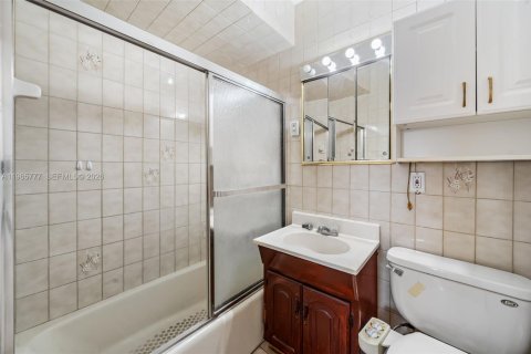 Villa ou maison à vendre à Palm Springs, Floride: 2 chambres, 116.5 m2 № 2027403 - photo 12