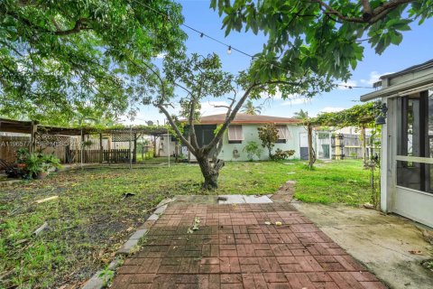 Villa ou maison à vendre à Palm Springs, Floride: 2 chambres, 116.5 m2 № 2027403 - photo 24