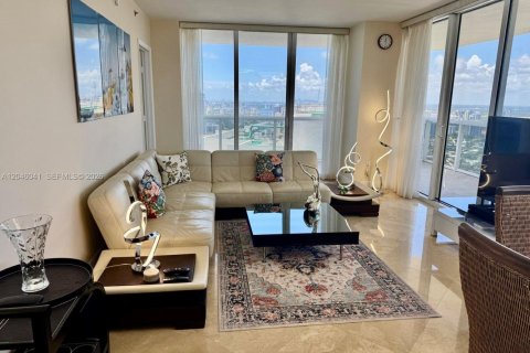 Condo in Hallandale Beach, Florida, 2 bedrooms  № 2242486 - photo 19