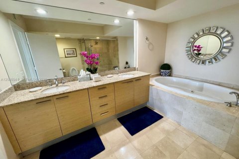 Condo in Hallandale Beach, Florida, 2 bedrooms  № 2242486 - photo 6