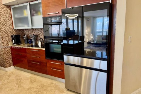 Condo in Hallandale Beach, Florida, 2 bedrooms  № 2242486 - photo 16