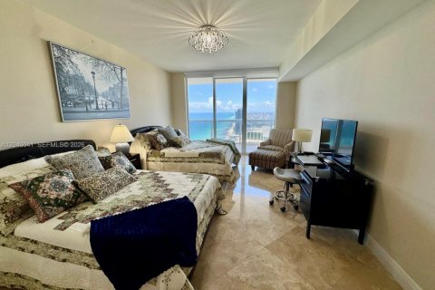Condo in Hallandale Beach, Florida, 2 bedrooms  № 2242486 - photo 8