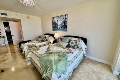 Condo in Hallandale Beach, Florida, 2 bedrooms  № 2242486 - photo 10