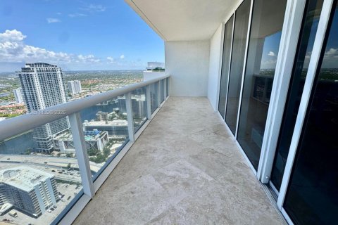 Condo in Hallandale Beach, Florida, 2 bedrooms  № 2242486 - photo 7