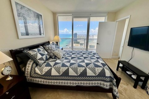 Condo in Hallandale Beach, Florida, 2 bedrooms  № 2242486 - photo 11