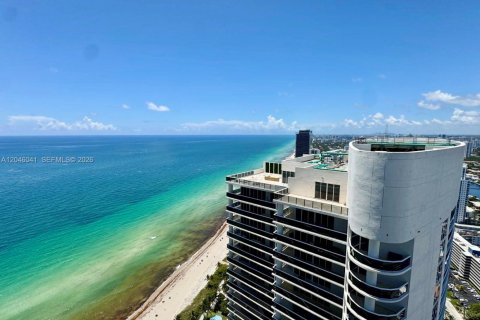 Condo in Hallandale Beach, Florida, 2 bedrooms  № 2242486 - photo 3