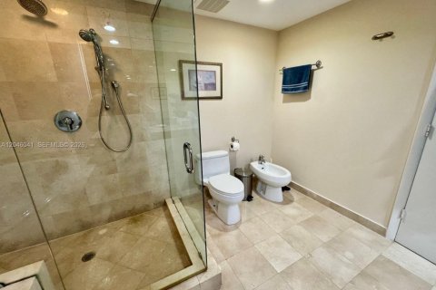 Condo in Hallandale Beach, Florida, 2 bedrooms  № 2242486 - photo 4