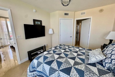 Condo in Hallandale Beach, Florida, 2 bedrooms  № 2242486 - photo 9