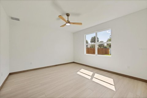 Villa ou maison à vendre à North Port, Floride: 3 chambres, 164.25 m2 № 1898399 - photo 6