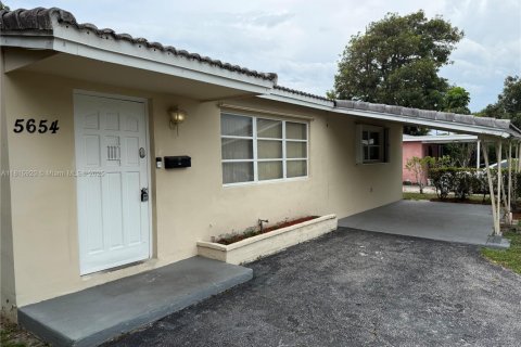 Casa en venta en Oakland Park, Florida, 2 dormitorios, 93.65 m2 № 1775785 - foto 4