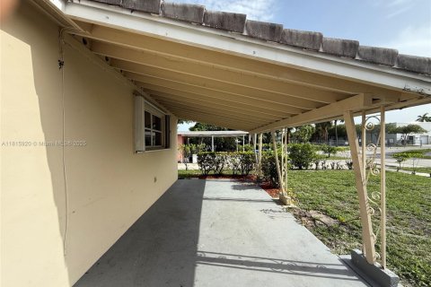 Casa en venta en Oakland Park, Florida, 2 dormitorios, 93.65 m2 № 1775785 - foto 5