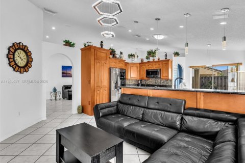 House in Miami, Florida 3 bedrooms, 159.61 sq.m. № 2030339 - photo 21