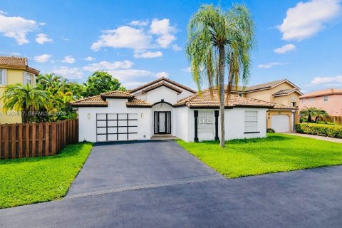 Дом в Майами, Флорида 3 спальни, 159.61м2 № 2030339