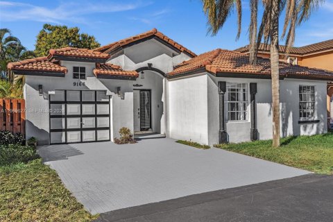 House in Miami, Florida 3 bedrooms, 159.61 sq.m. № 2030339 - photo 4